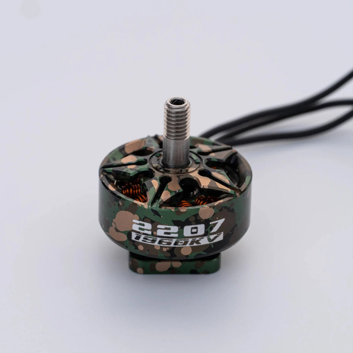 BZGNSS 2207 1960KV brushless Motor - 6S Turbo-Cooled for 5 inch FPV Racing Drones | Smooth Freestyle Performance (Gradient Camo)